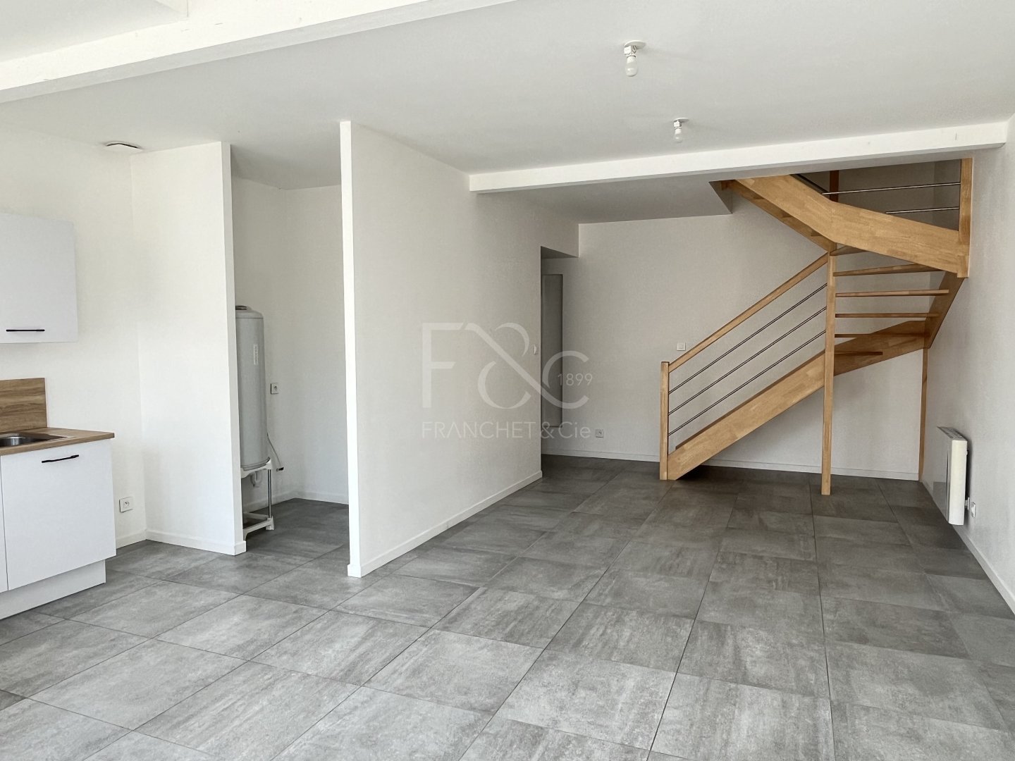 APPARTEMENT T3 A LOUER - CALUIRE ET CUIRE - 53.31 m2 - 822 &euro; charges comprises par mois