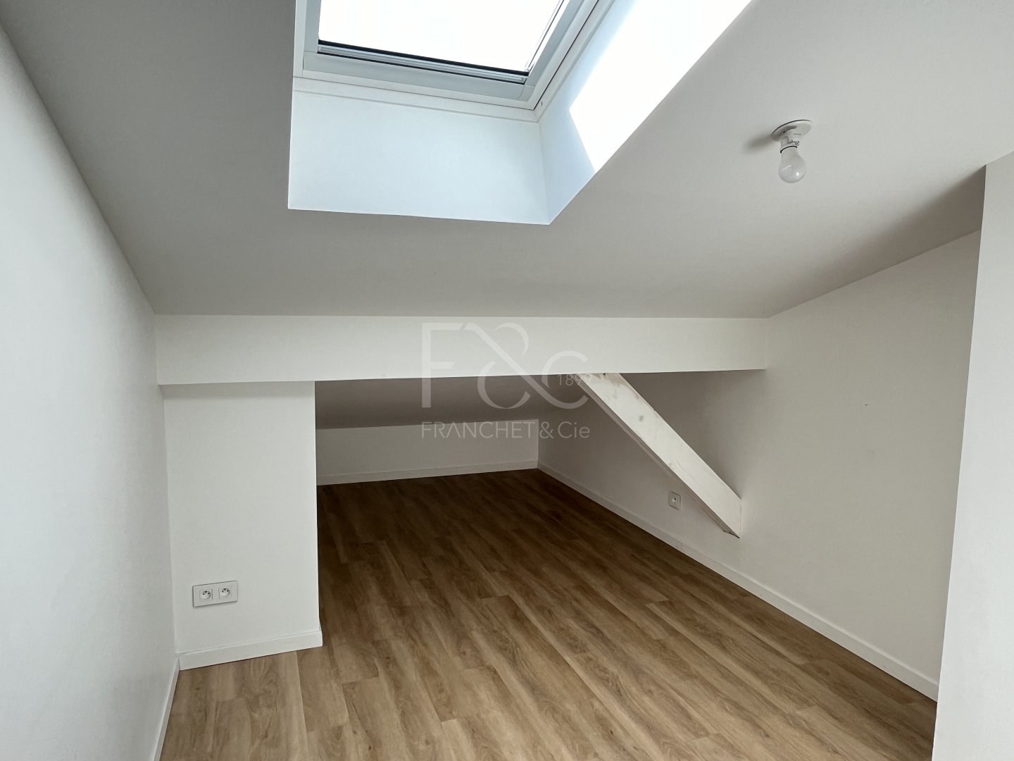 APPARTEMENT T3 A LOUER - CALUIRE ET CUIRE - 53.31 m2 - 822 &euro; charges comprises par mois