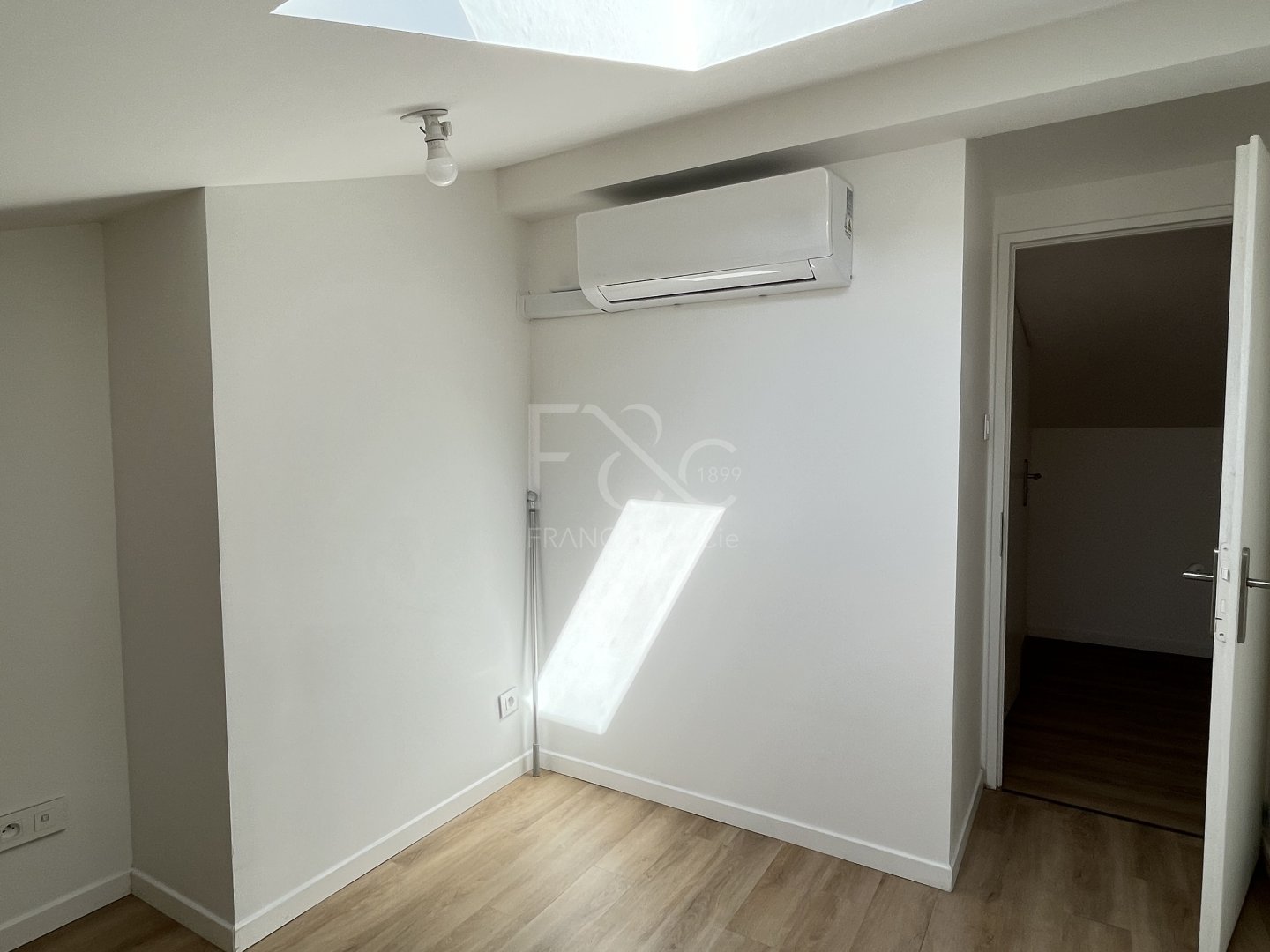 APPARTEMENT T3 A LOUER - CALUIRE ET CUIRE - 53.31 m2 - 822 &euro; charges comprises par mois