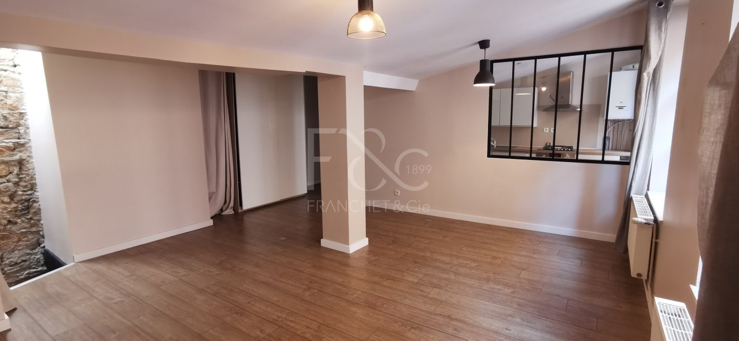 APPARTEMENT T3 A LOUER - LYON 1ER ARRONDISSEMENT - 71.28 m2 - 1 094 &euro; charges comprises par mois