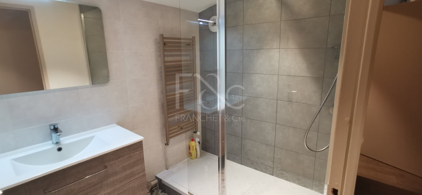 APPARTEMENT T3 A LOUER - LYON 1ER ARRONDISSEMENT - 71.28 m2 - 1 094 &euro; charges comprises par mois