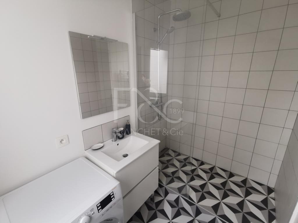 APPARTEMENT T3 A LOUER - LYON 1ER ARRONDISSEMENT - 55.63 m2 - 1�035�&euro; charges comprises par mois