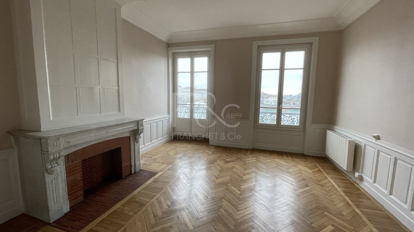 APPARTEMENT T3 A LOUER - LYON 2EME ARRONDISSEMENT - 89.85 m2 - 1 131 &euro; charges comprises par mois