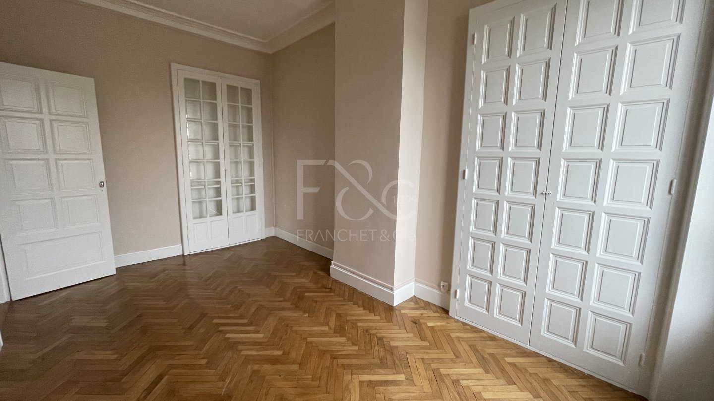 APPARTEMENT T3 A LOUER - LYON 2EME ARRONDISSEMENT - 89.85 m2 - 1 131 &euro; charges comprises par mois