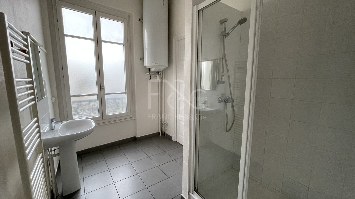 APPARTEMENT T3 A LOUER - LYON 2EME ARRONDISSEMENT - 89.85 m2 - 1 131 &euro; charges comprises par mois