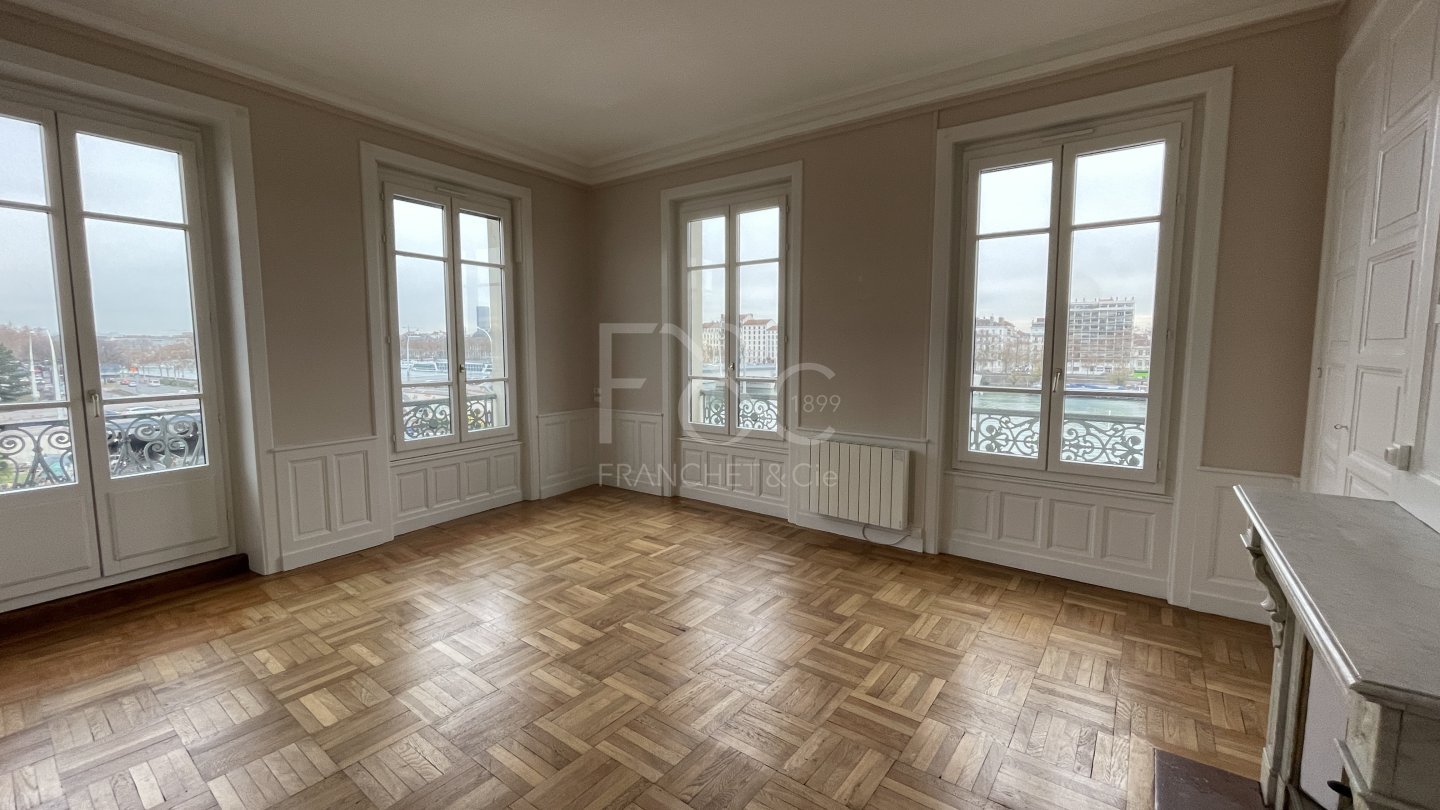 APPARTEMENT T3 A LOUER - LYON 2EME ARRONDISSEMENT - 89.85 m2 - 1 131 &euro; charges comprises par mois