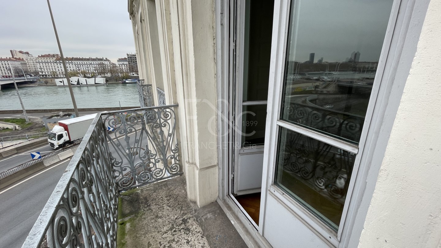 APPARTEMENT T3 A LOUER - LYON 2EME ARRONDISSEMENT - 89.85 m2 - 1 131 &euro; charges comprises par mois