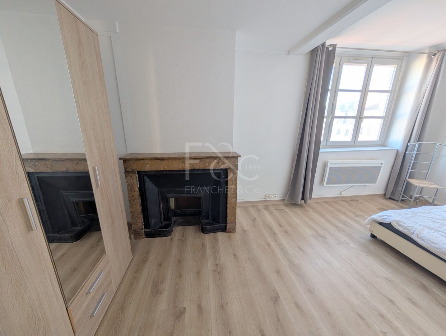 APPARTEMENT T3 A LOUER - LYON 2EME ARRONDISSEMENT - 67.91 m2 - 1 044 &euro; charges comprises par mois