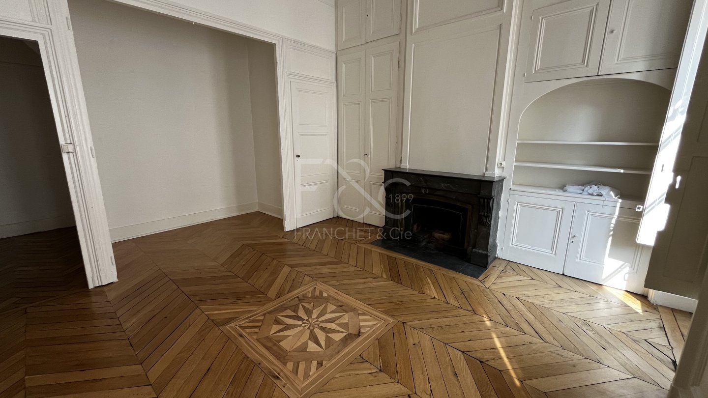APPARTEMENT T3 A LOUER - LYON 2EME ARRONDISSEMENT - 109.85 m2 - 1590€ charges comprises par mois