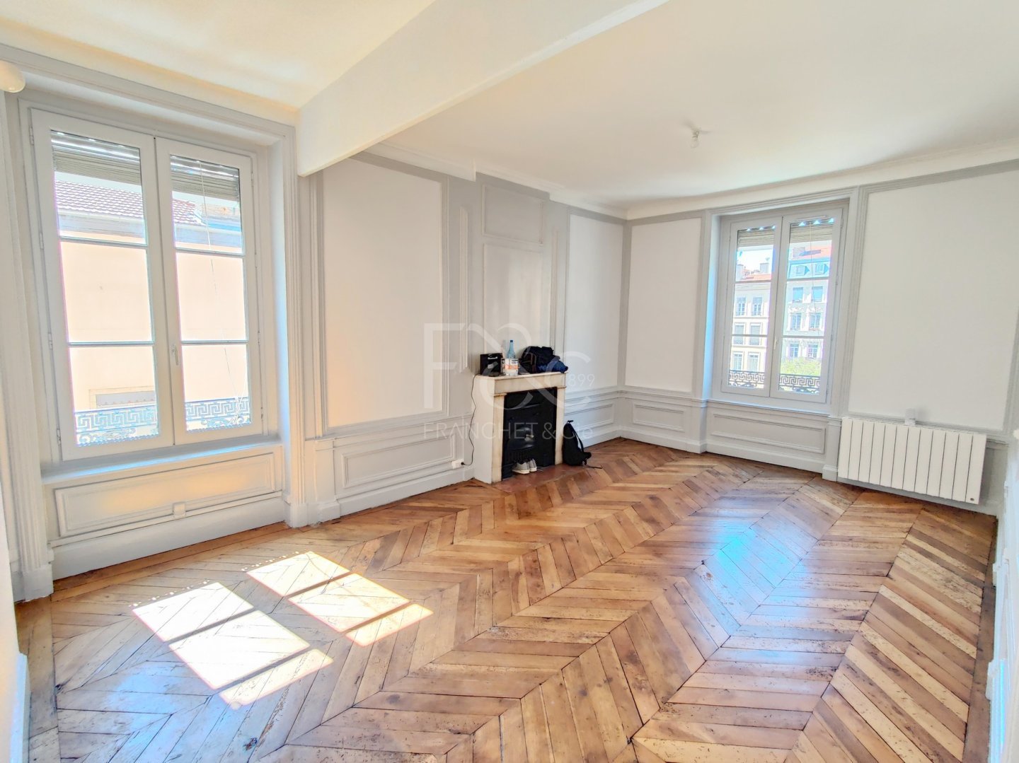 APPARTEMENT T3 A LOUER - LYON 2EME ARRONDISSEMENT Ampere-Ainay - 74.2 m2 - 1186€ charges comprises par mois