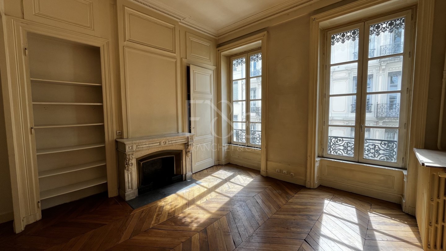 APPARTEMENT T3 A LOUER - LYON 2EME ARRONDISSEMENT - 83.76 m2 - 1120€ charges comprises par mois