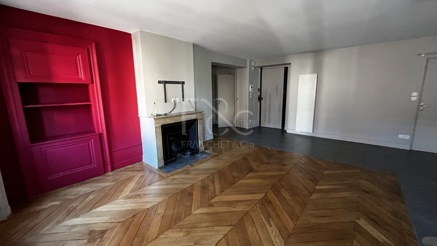 APPARTEMENT T3 A LOUER - LYON 2EME ARRONDISSEMENT Ampere-Ainay - 105.2 m2 - 1541€ charges comprises par mois