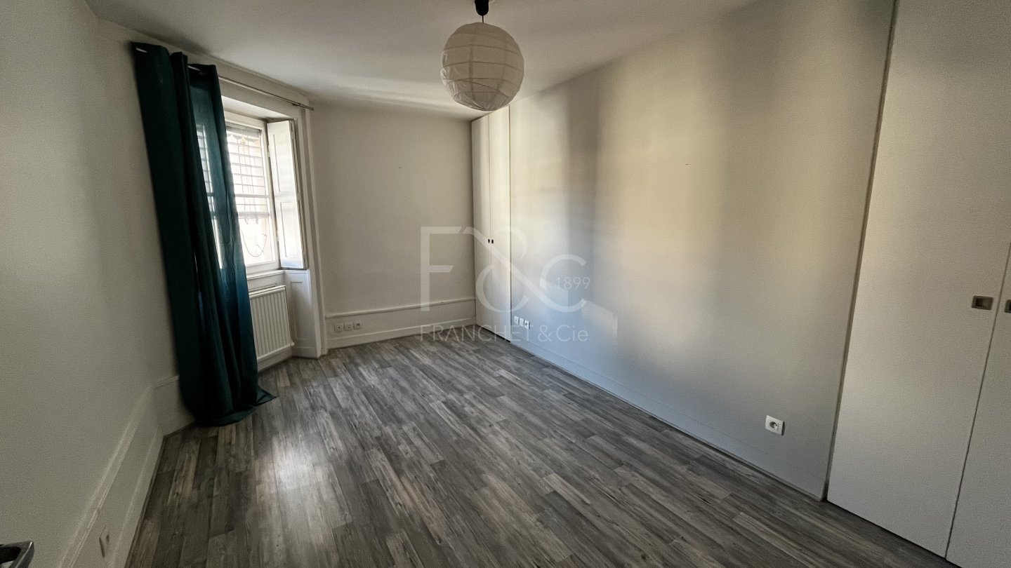 APPARTEMENT T3 A LOUER - LYON 2EME ARRONDISSEMENT Ampere-Ainay - 105.2 m2 - 1541€ charges comprises par mois