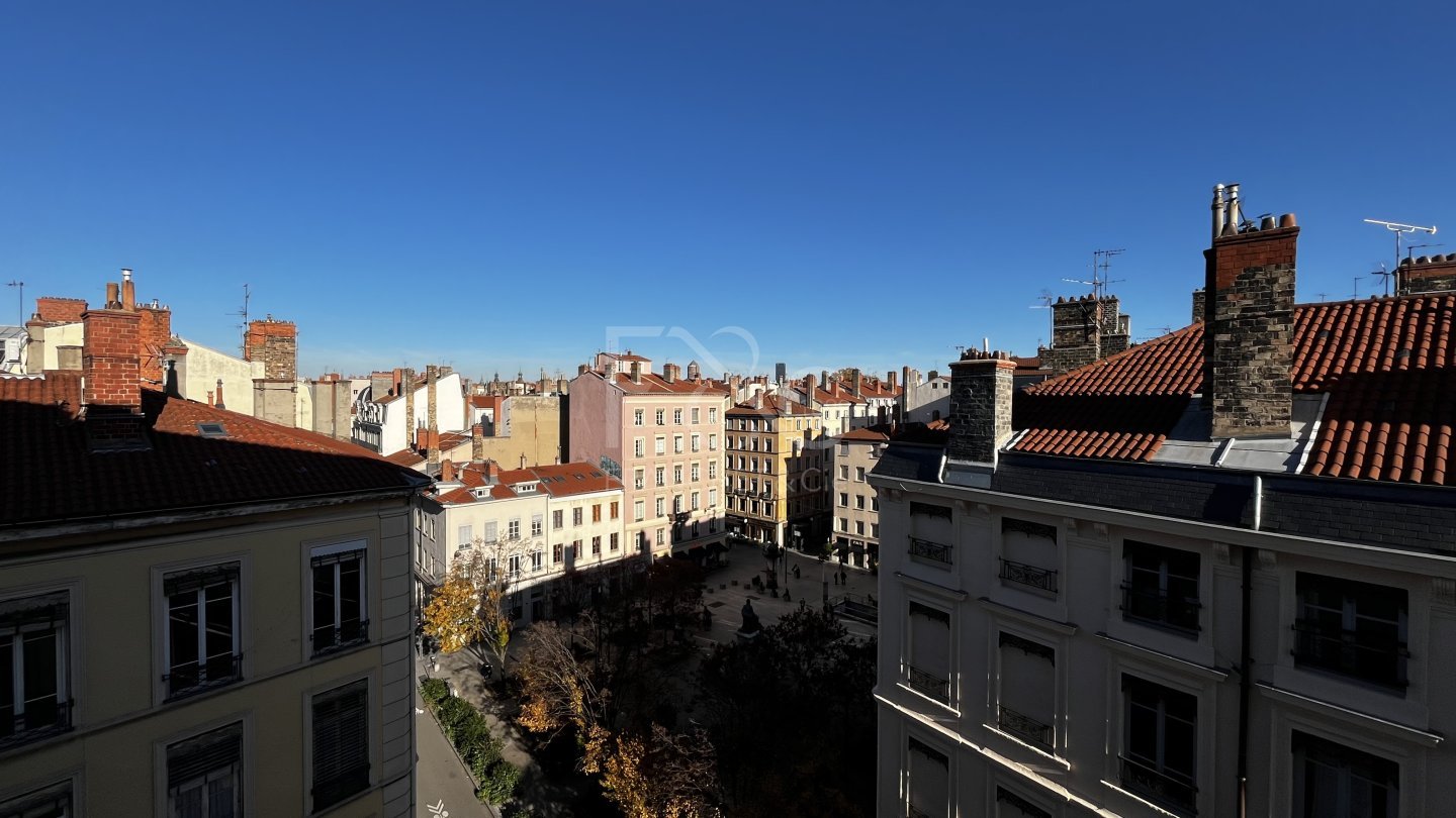 APPARTEMENT T3 A LOUER - LYON 2EME ARRONDISSEMENT Ainay - 113.45 m2 - 1631€ charges comprises par mois