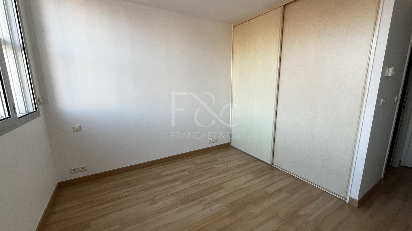 APPARTEMENT T3 A LOUER - LYON 2EME ARRONDISSEMENT Ainay - 113.45 m2 - 1631€ charges comprises par mois