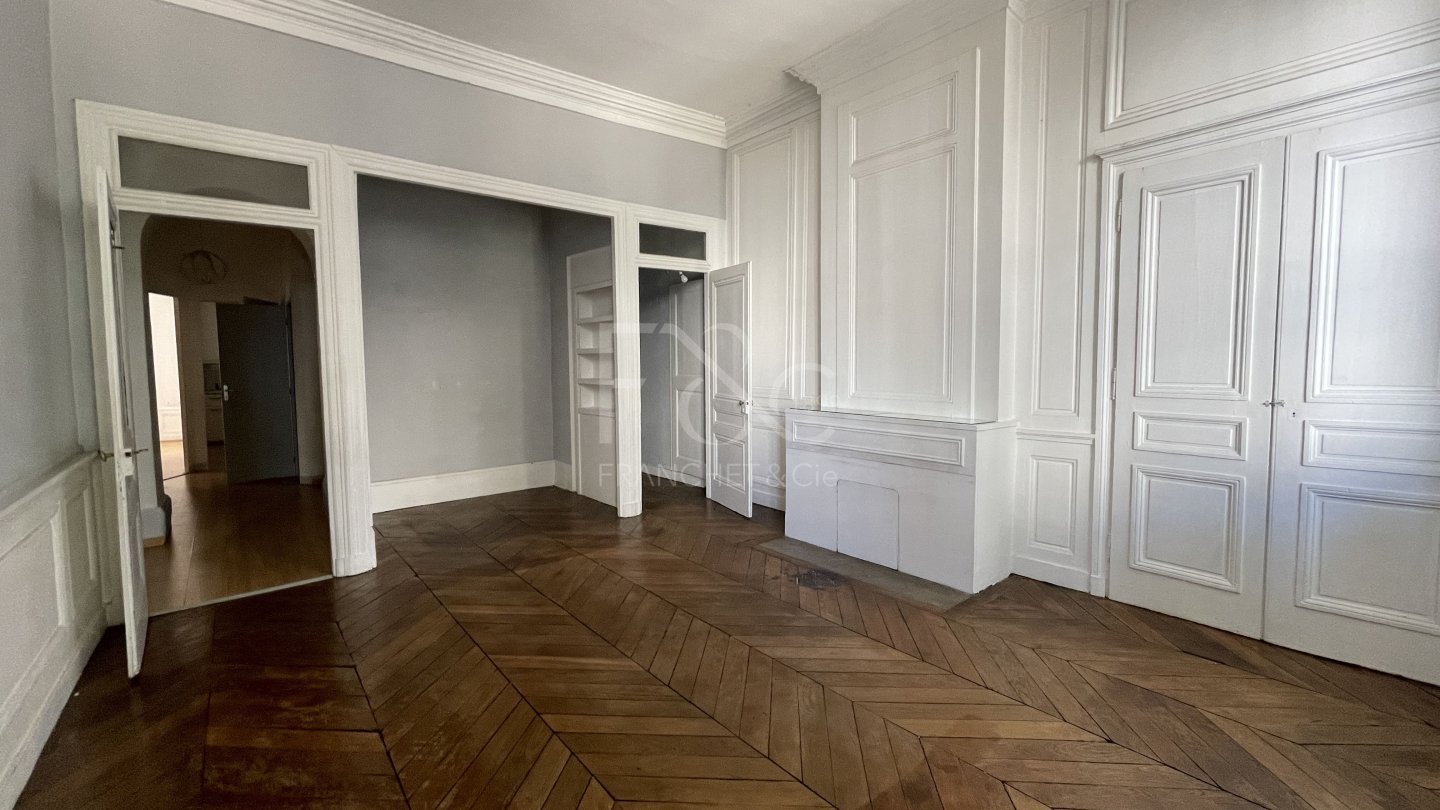 APPARTEMENT T3 A LOUER - LYON 2EME ARRONDISSEMENT - 90.92 m2 - 1�298�&euro; charges comprises par mois