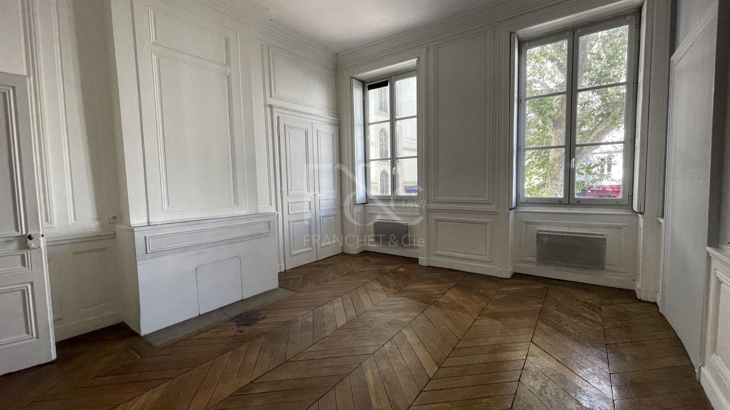 APPARTEMENT T3 A LOUER - LYON 2EME ARRONDISSEMENT - 90.92 m2 - 1�298�&euro; charges comprises par mois
