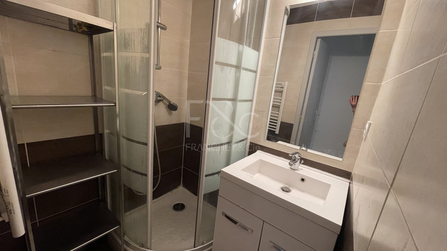 APPARTEMENT T3 A LOUER - LYON 2EME ARRONDISSEMENT - 90.92 m2 - 1�298�&euro; charges comprises par mois