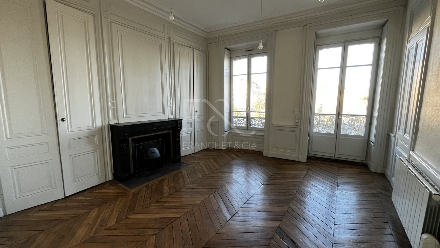 APPARTEMENT T3 A LOUER - LYON 2EME ARRONDISSEMENT - 71.21 m2 - 971�&euro; charges comprises par mois