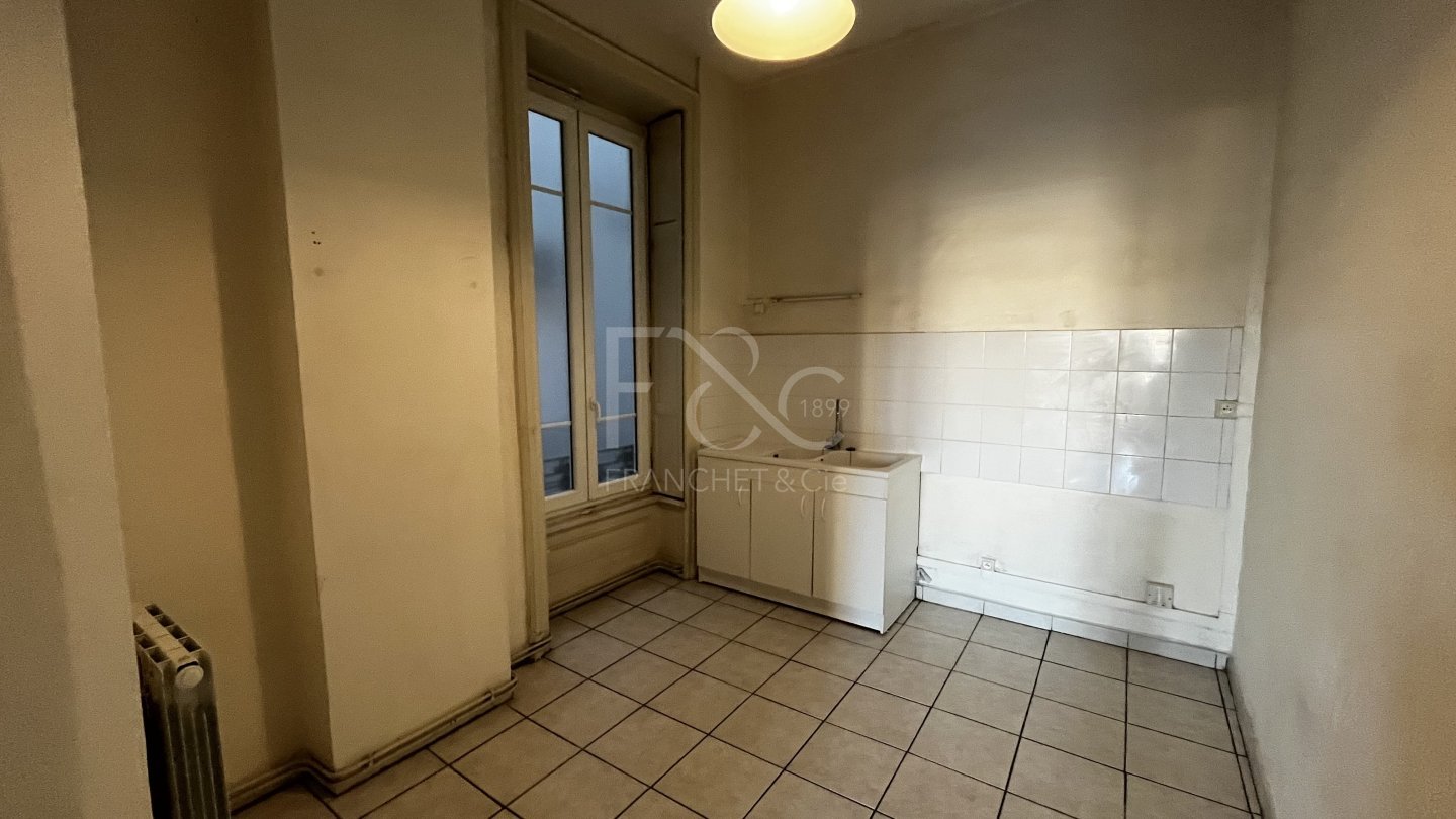 APPARTEMENT T3 A LOUER - LYON 2EME ARRONDISSEMENT - 71.21 m2 - 971�&euro; charges comprises par mois
