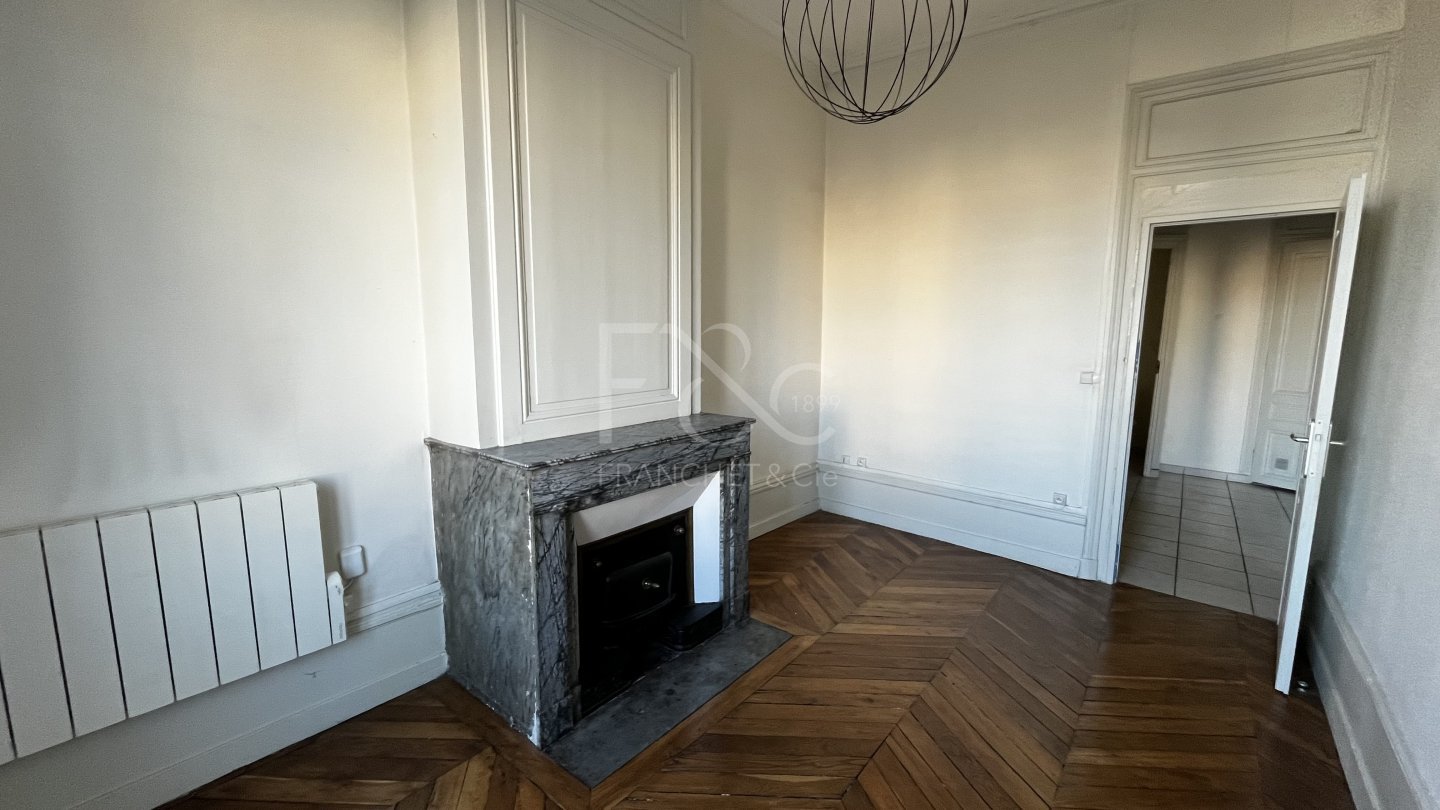 APPARTEMENT T3 A LOUER - LYON 2EME ARRONDISSEMENT - 71.21 m2 - 971�&euro; charges comprises par mois