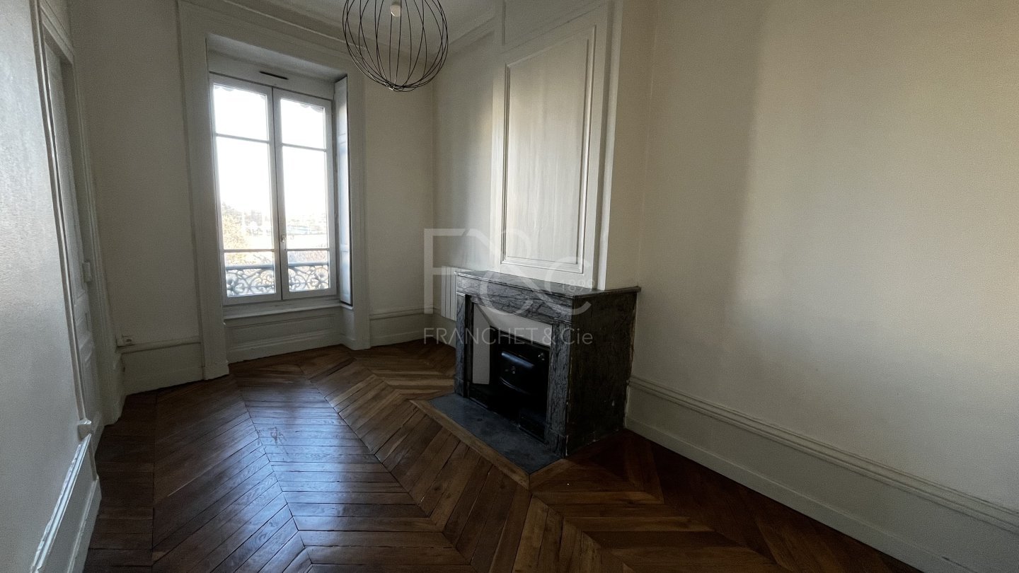 APPARTEMENT T3 A LOUER - LYON 2EME ARRONDISSEMENT - 71.21 m2 - 971�&euro; charges comprises par mois