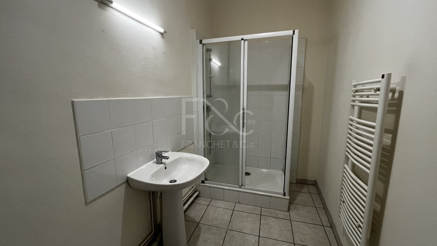 APPARTEMENT T3 A LOUER - LYON 2EME ARRONDISSEMENT - 71.21 m2 - 971�&euro; charges comprises par mois