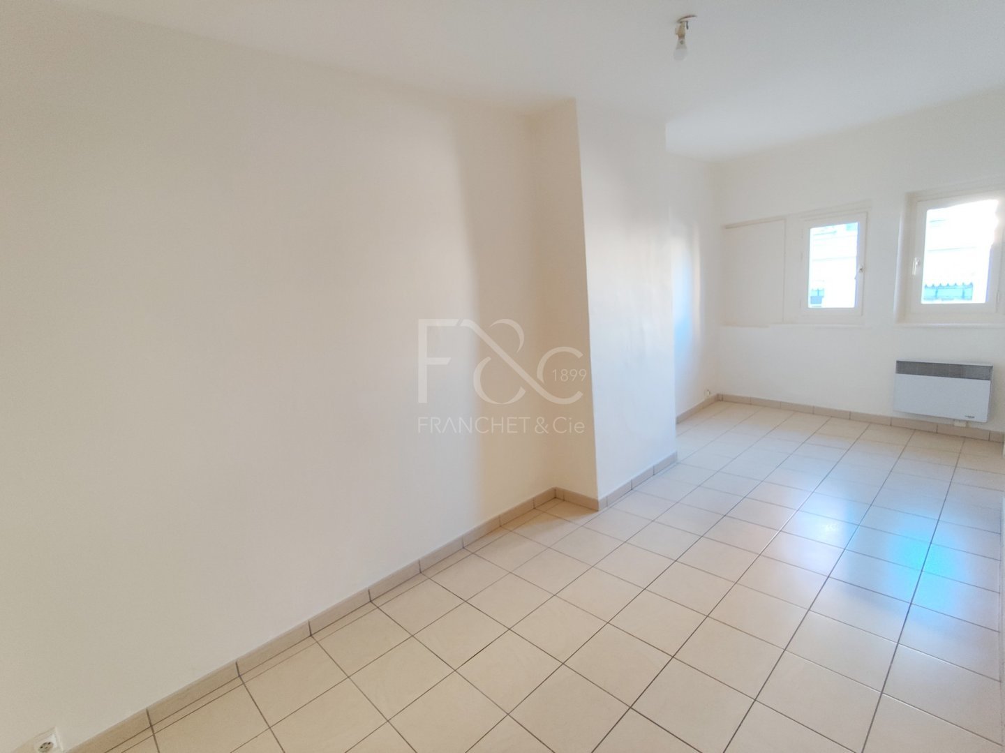 APPARTEMENT T3 A LOUER - LYON 2EME ARRONDISSEMENT Bellecour - 78.72 m2 - 1�018�&euro; charges comprises par mois