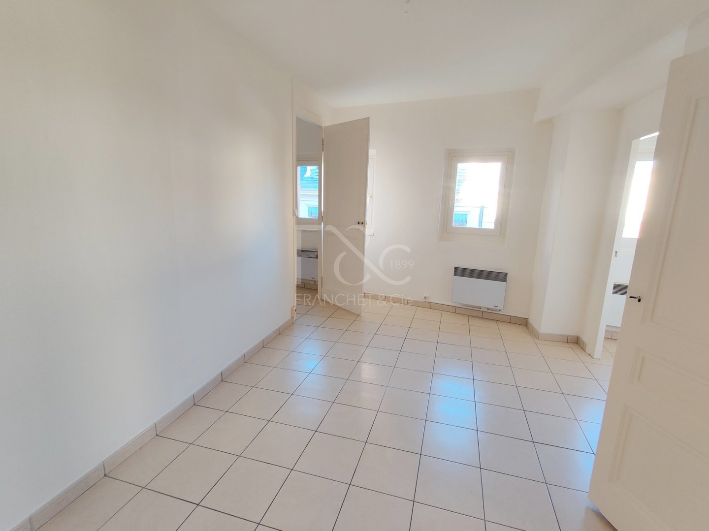 APPARTEMENT T3 A LOUER - LYON 2EME ARRONDISSEMENT Bellecour - 78.72 m2 - 1�018�&euro; charges comprises par mois