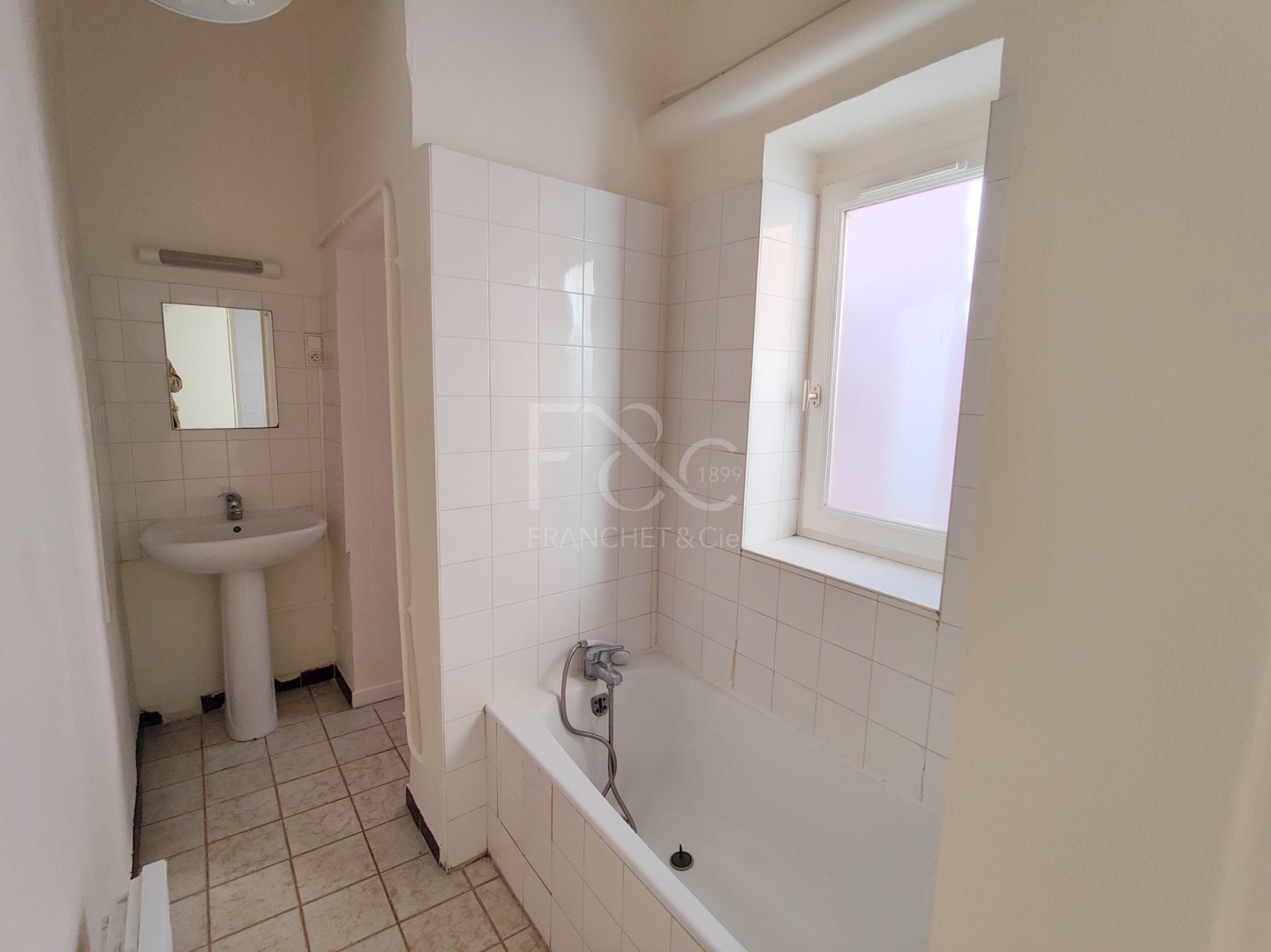 APPARTEMENT T3 A LOUER - LYON 2EME ARRONDISSEMENT Bellecour - 78.72 m2 - 1�018�&euro; charges comprises par mois