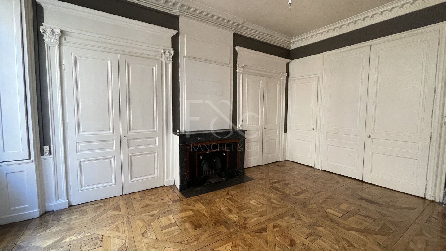APPARTEMENT T3 A LOUER - LYON 2EME ARRONDISSEMENT - 79.17 m2 - 1�095�&euro; charges comprises par mois