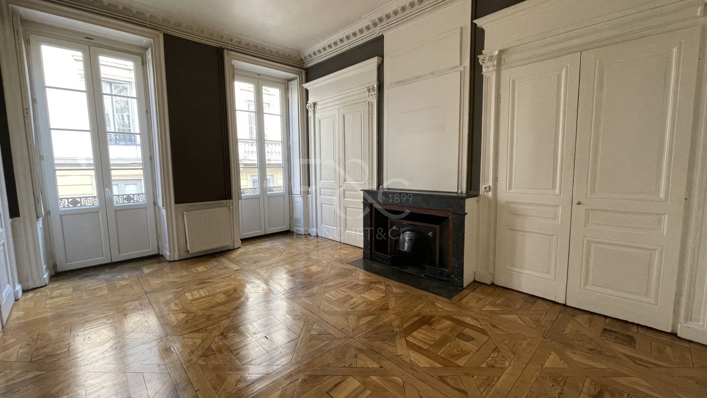 APPARTEMENT T3 A LOUER - LYON 2EME ARRONDISSEMENT - 79.17 m2 - 1�095�&euro; charges comprises par mois