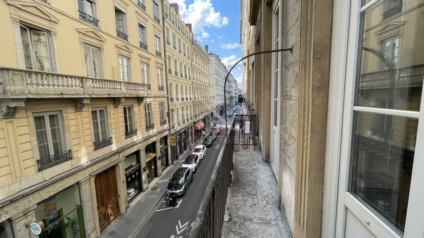 APPARTEMENT T3 A LOUER - LYON 2EME ARRONDISSEMENT - 79.17 m2 - 1�095�&euro; charges comprises par mois
