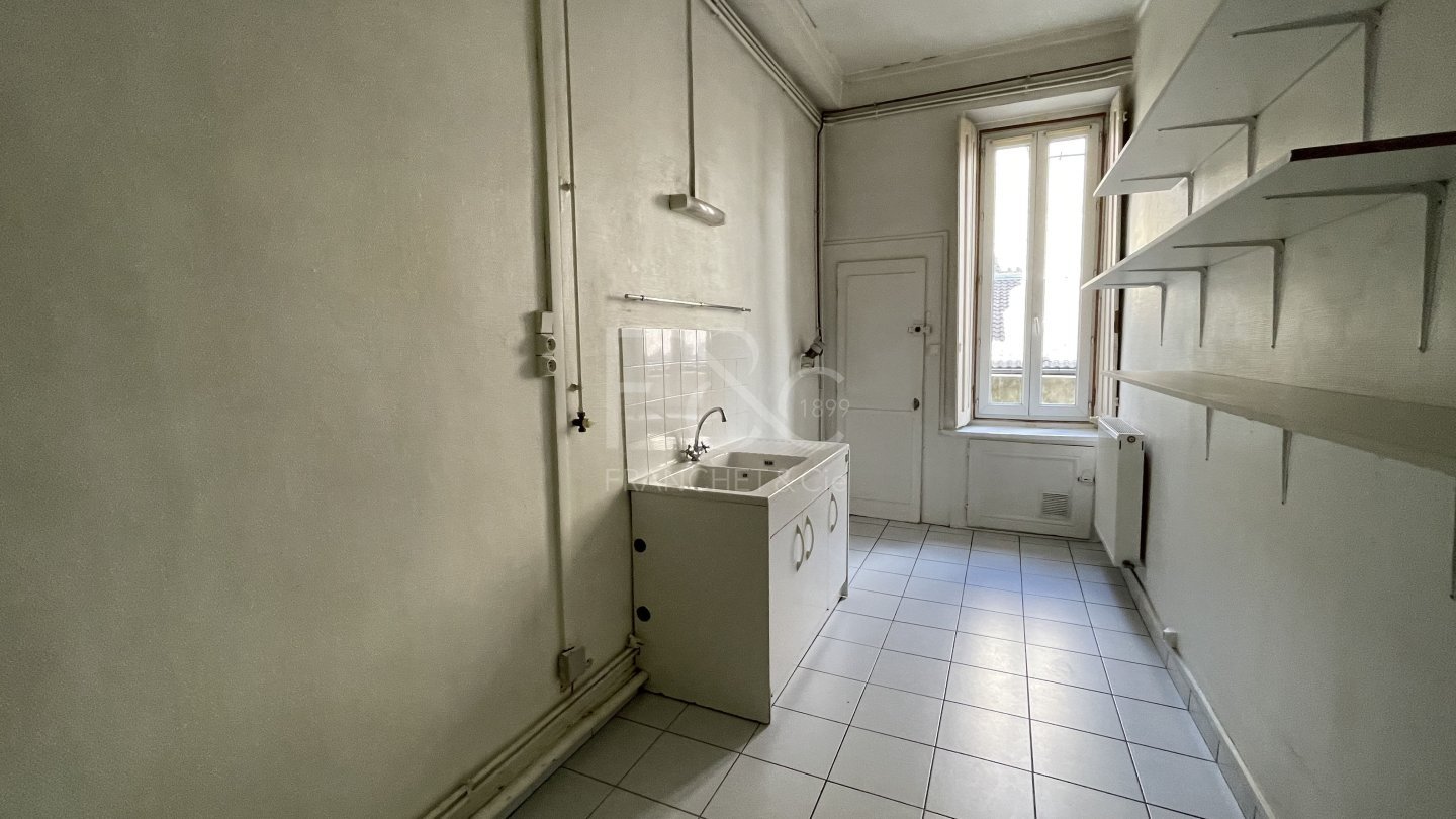 APPARTEMENT T3 A LOUER - LYON 2EME ARRONDISSEMENT - 79.17 m2 - 1�095�&euro; charges comprises par mois