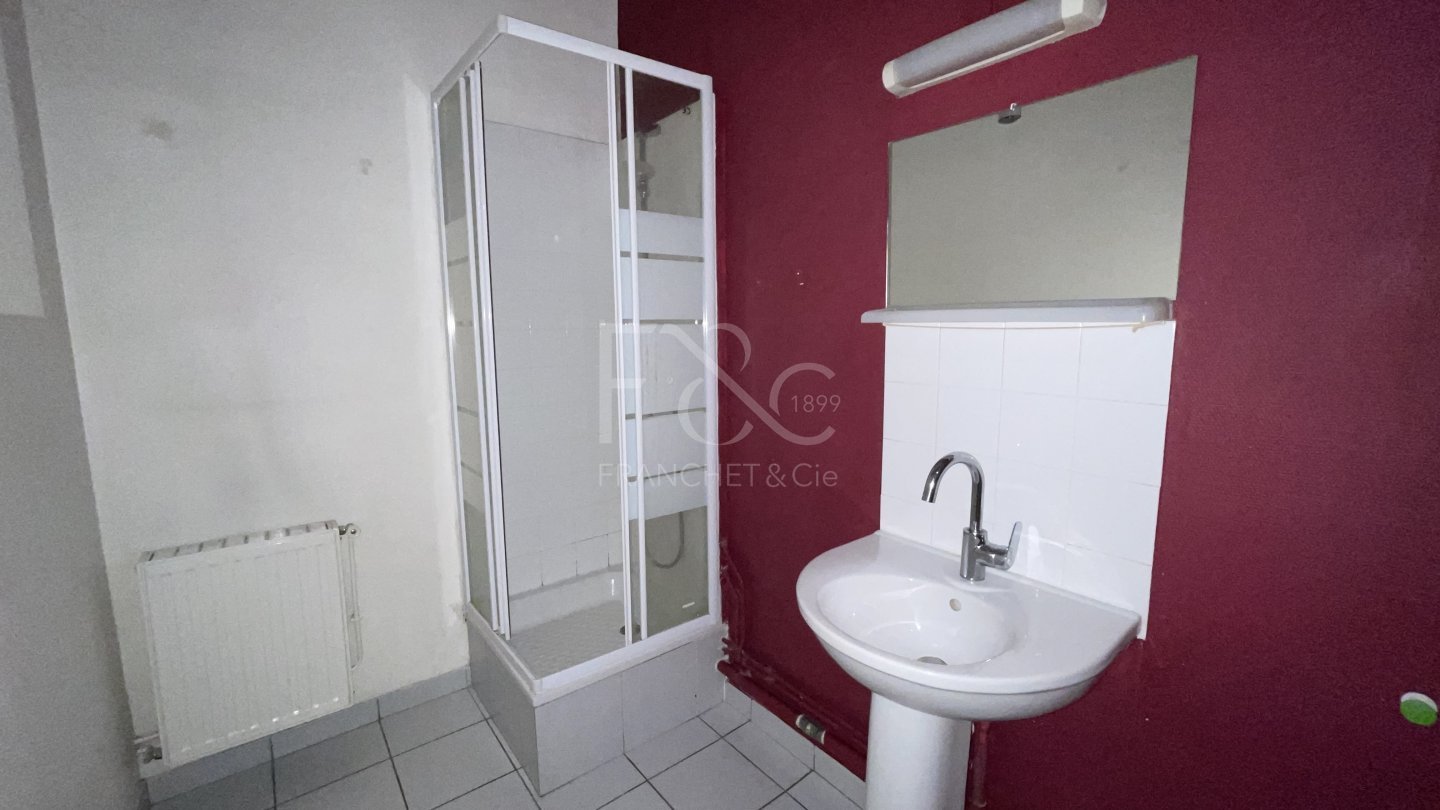 APPARTEMENT T3 A LOUER - LYON 2EME ARRONDISSEMENT - 79.17 m2 - 1�095�&euro; charges comprises par mois