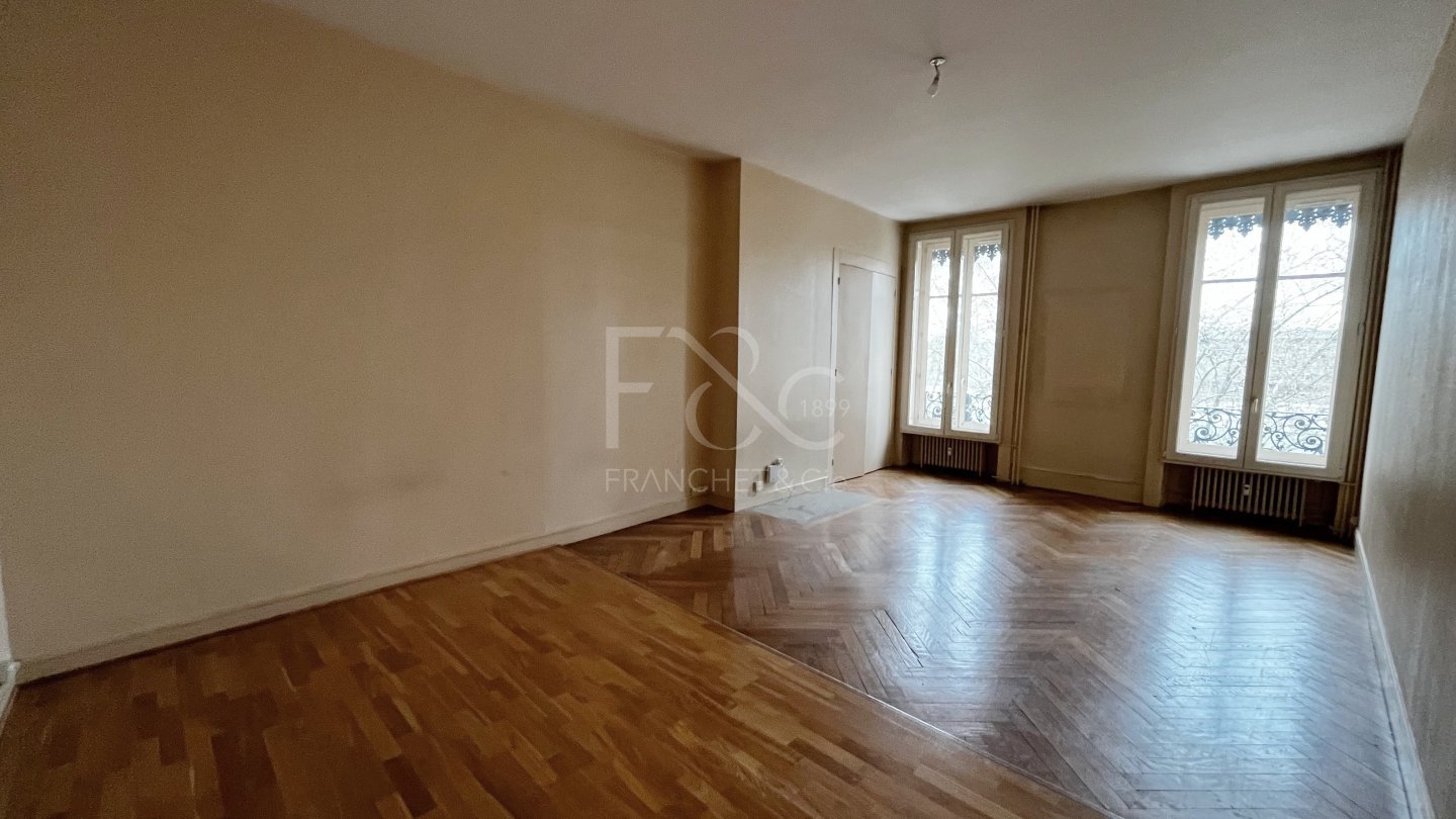 APPARTEMENT T3 A LOUER - LYON 2EME ARRONDISSEMENT - 86.5 m2 - 1�300�&euro; charges comprises par mois