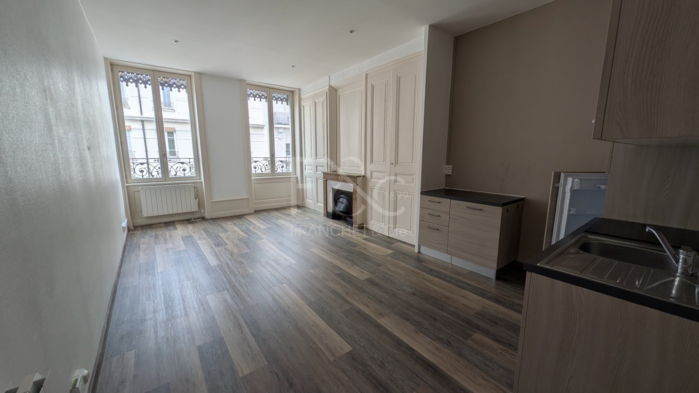 APPARTEMENT T3 A LOUER - LYON 3EME ARRONDISSEMENT - 66.61 m2 - 1 000 &euro; charges comprises par mois