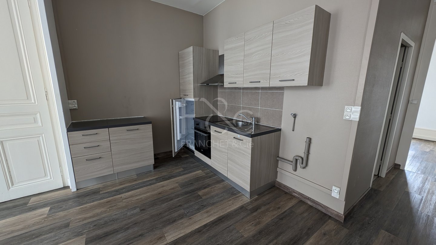 APPARTEMENT T3 A LOUER - LYON 3EME ARRONDISSEMENT - 66.61 m2 - 1 000 &euro; charges comprises par mois
