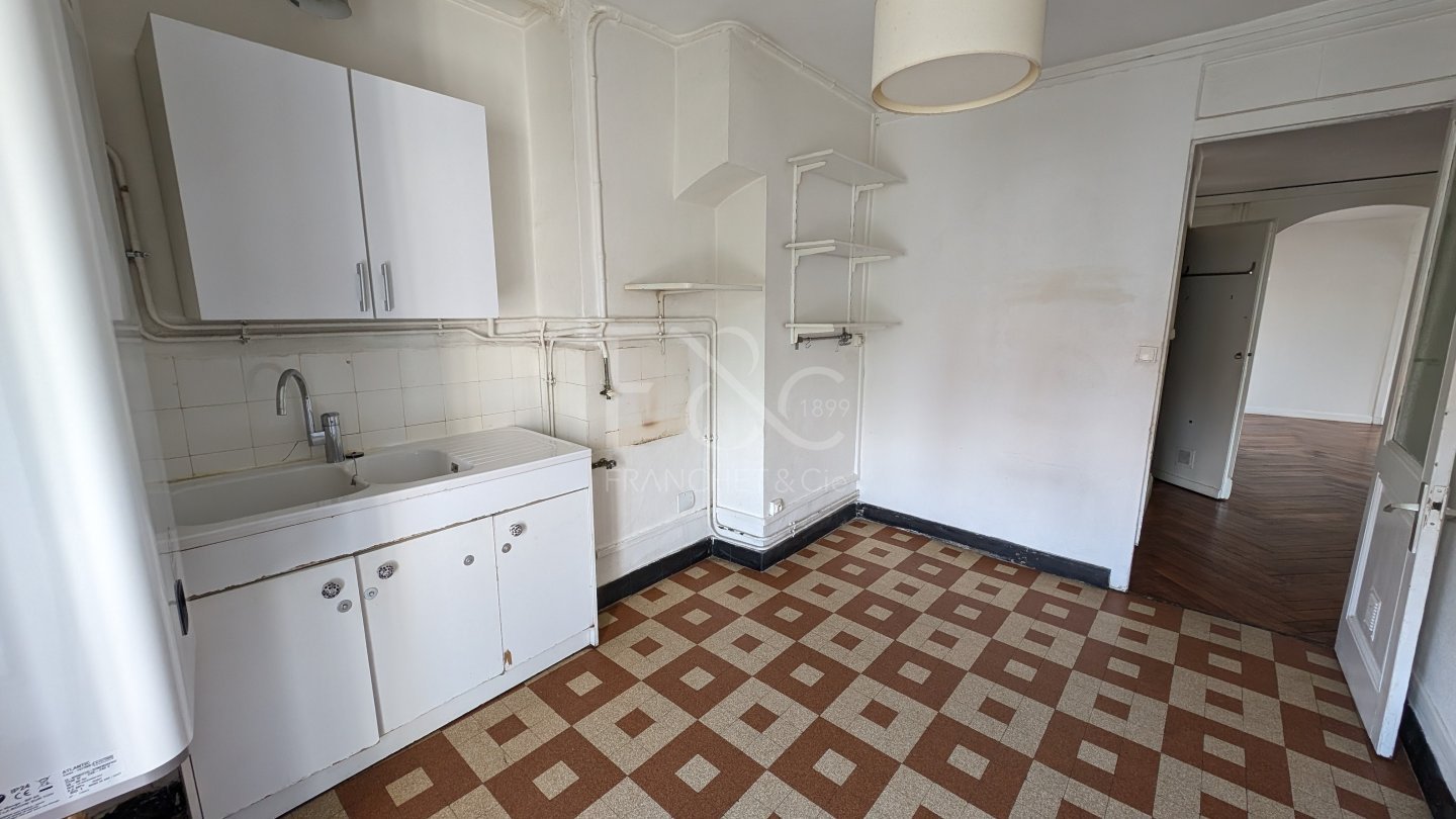 APPARTEMENT T3 A LOUER - LYON 3EME ARRONDISSEMENT - 77.38 m2 - 1 104 &euro; charges comprises par mois