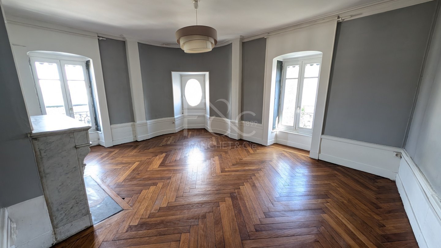 APPARTEMENT T3 A LOUER - LYON 3EME ARRONDISSEMENT - 77.38 m2 - 1 104 &euro; charges comprises par mois