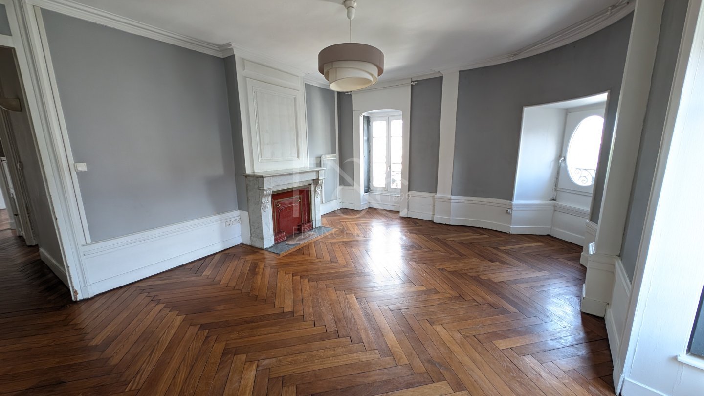 APPARTEMENT T3 A LOUER - LYON 3EME ARRONDISSEMENT - 77.38 m2 - 1 104 &euro; charges comprises par mois