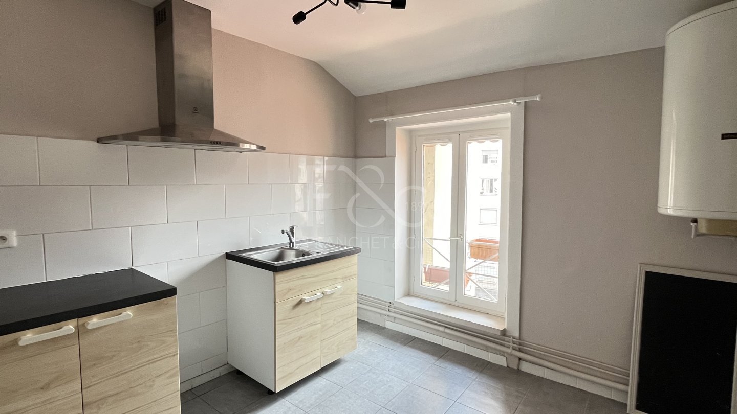 APPARTEMENT T3 A LOUER - LYON 3EME ARRONDISSEMENT - 71.95 m2 - 1 015 &euro; charges comprises par mois