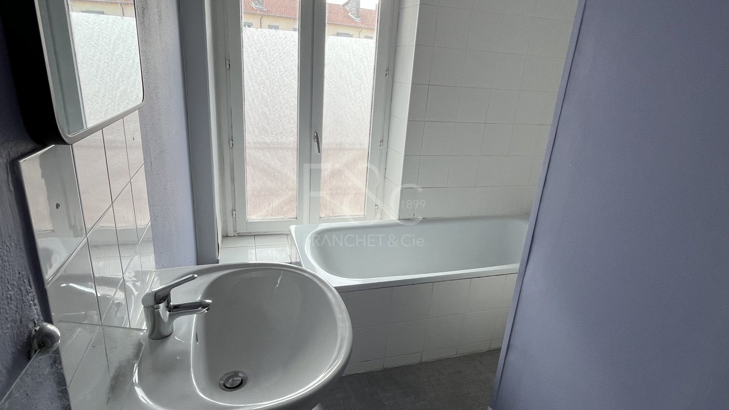 APPARTEMENT T3 A LOUER - LYON 3EME ARRONDISSEMENT - 71.95 m2 - 1 015 &euro; charges comprises par mois