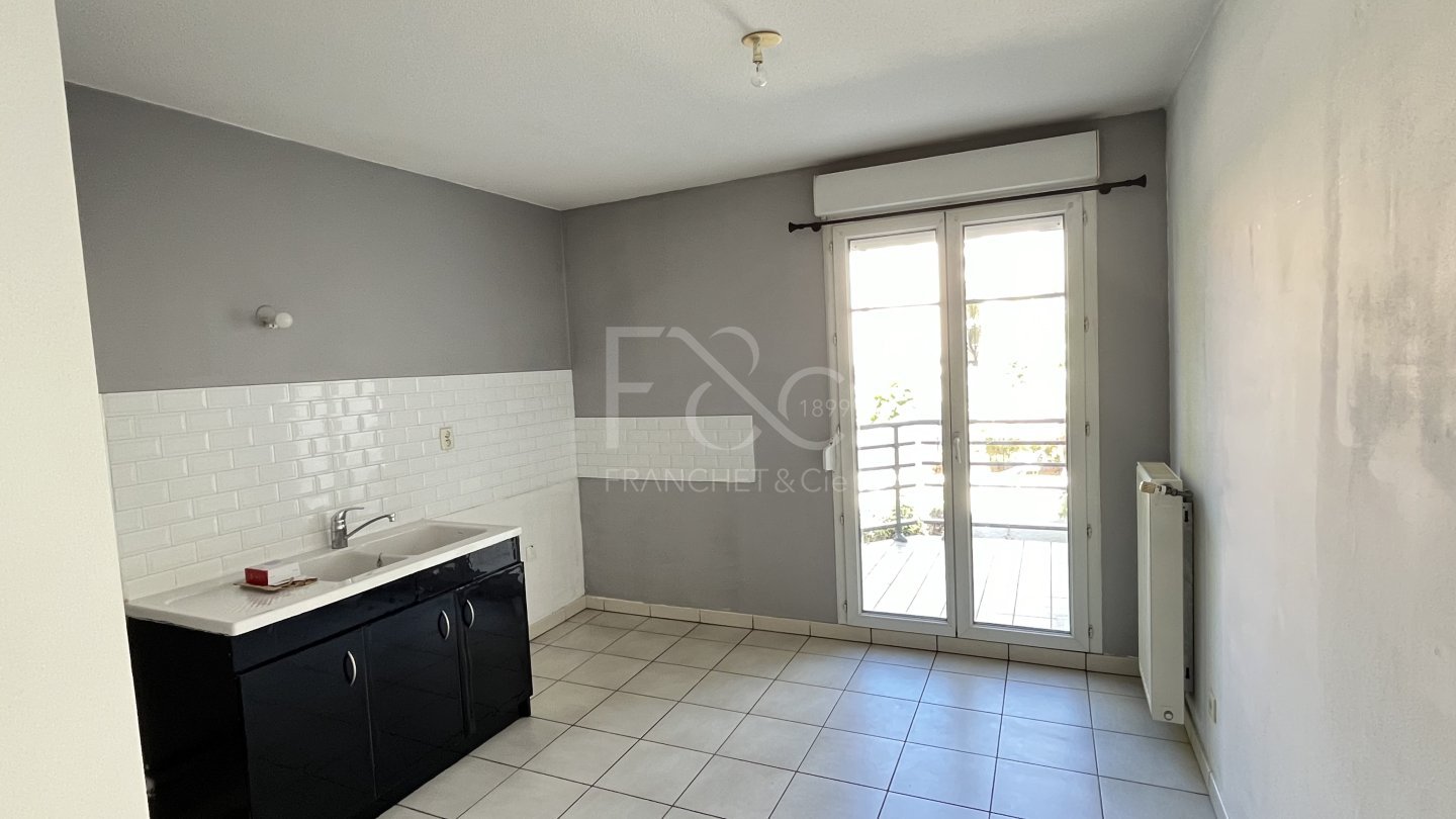APPARTEMENT T3 A LOUER - LYON 3EME ARRONDISSEMENT - 67.17 m2 - 958 &euro; charges comprises par mois
