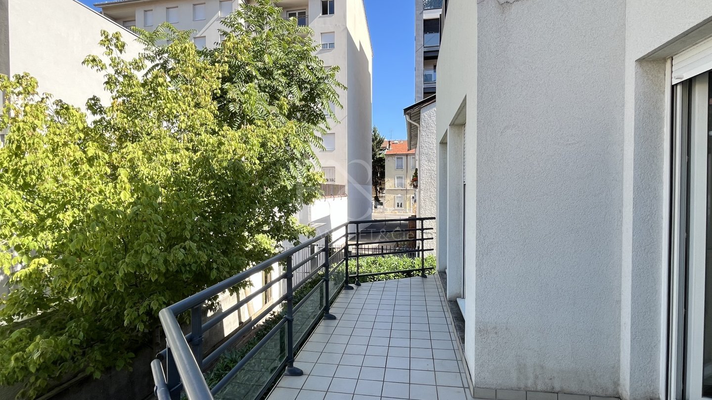 APPARTEMENT T3 A LOUER - LYON 3EME ARRONDISSEMENT - 67.17 m2 - 958 &euro; charges comprises par mois