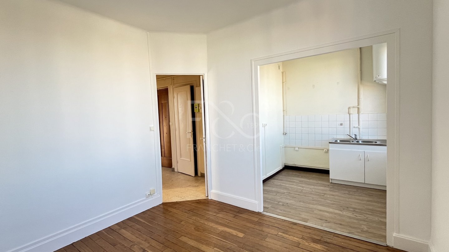APPARTEMENT T3 A LOUER - LYON 3EME ARRONDISSEMENT - 44.5 m2 - 694 &euro; charges comprises par mois