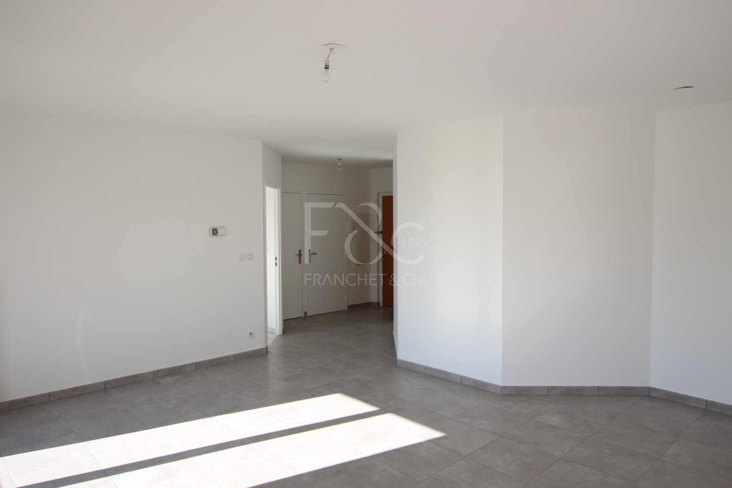 APPARTEMENT T3 A LOUER - LYON 3EME ARRONDISSEMENT - 84.7 m2 - 1 390 &euro; charges comprises par mois