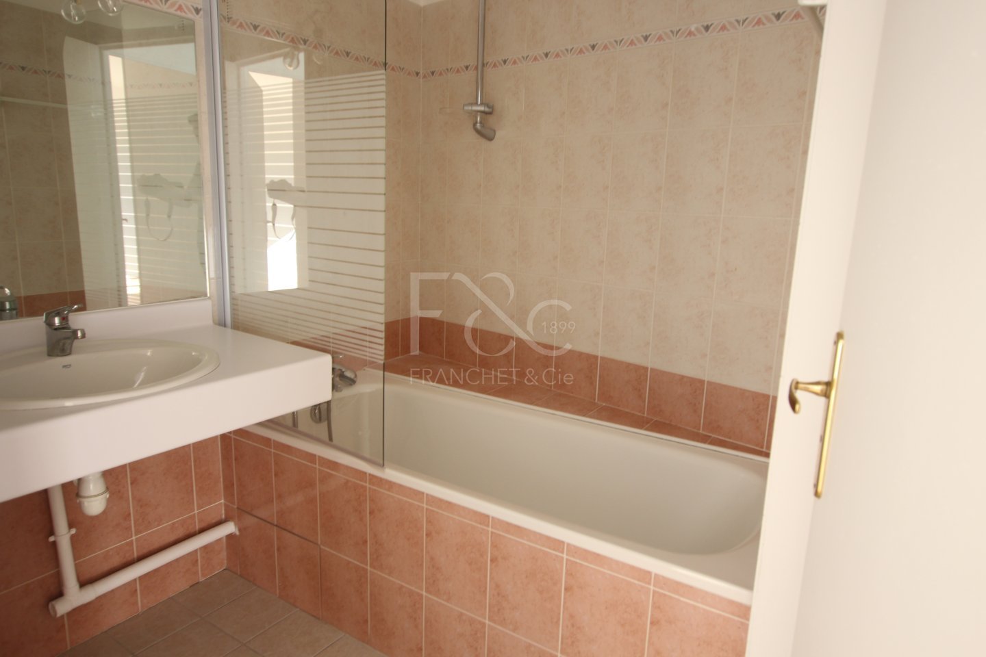 APPARTEMENT T3 A LOUER - LYON 3EME ARRONDISSEMENT - 84.7 m2 - 1 390 &euro; charges comprises par mois