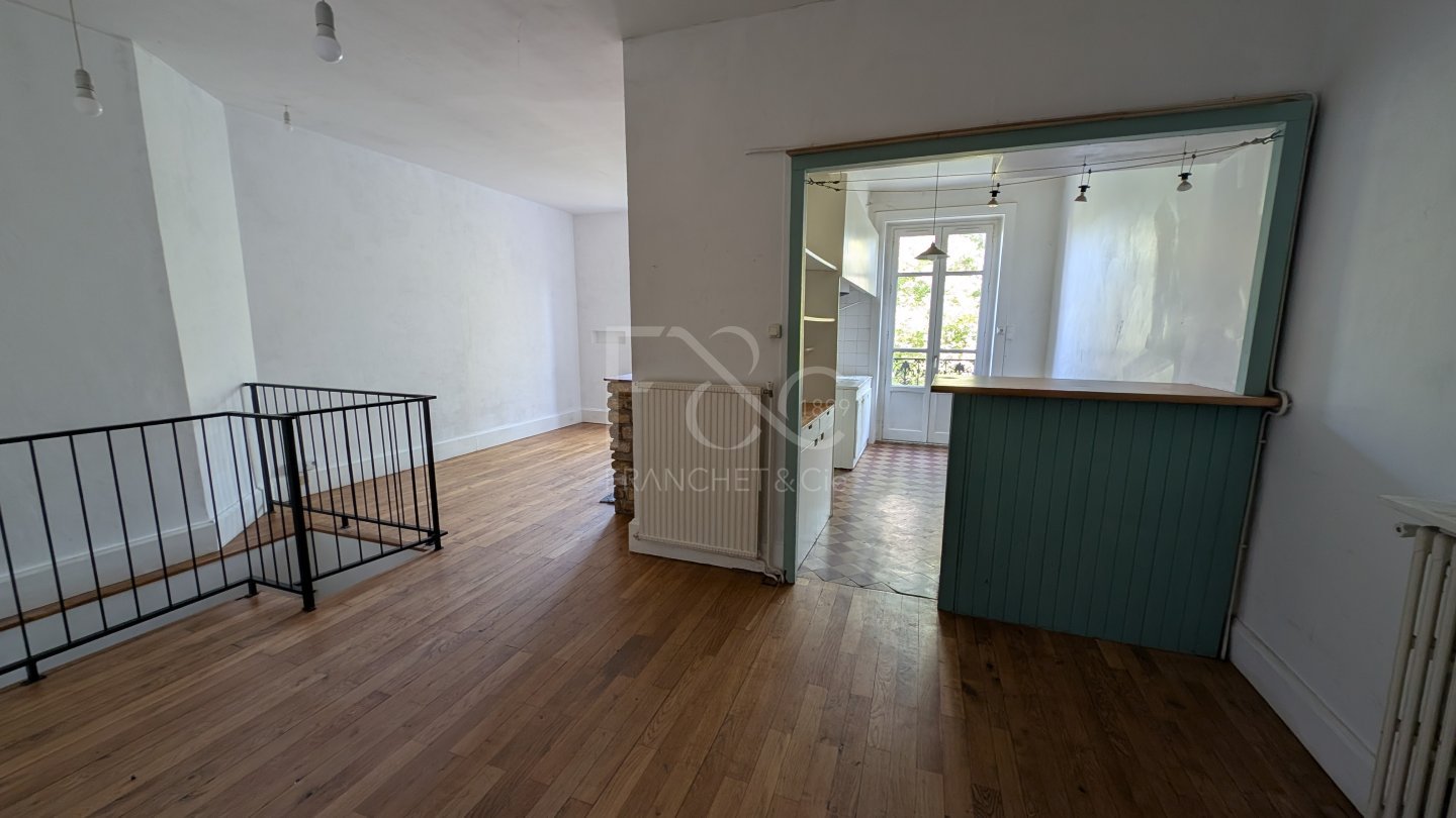 APPARTEMENT T3 A LOUER - LYON 3EME ARRONDISSEMENT - 85.18 m2 - 899 &euro; charges comprises par mois