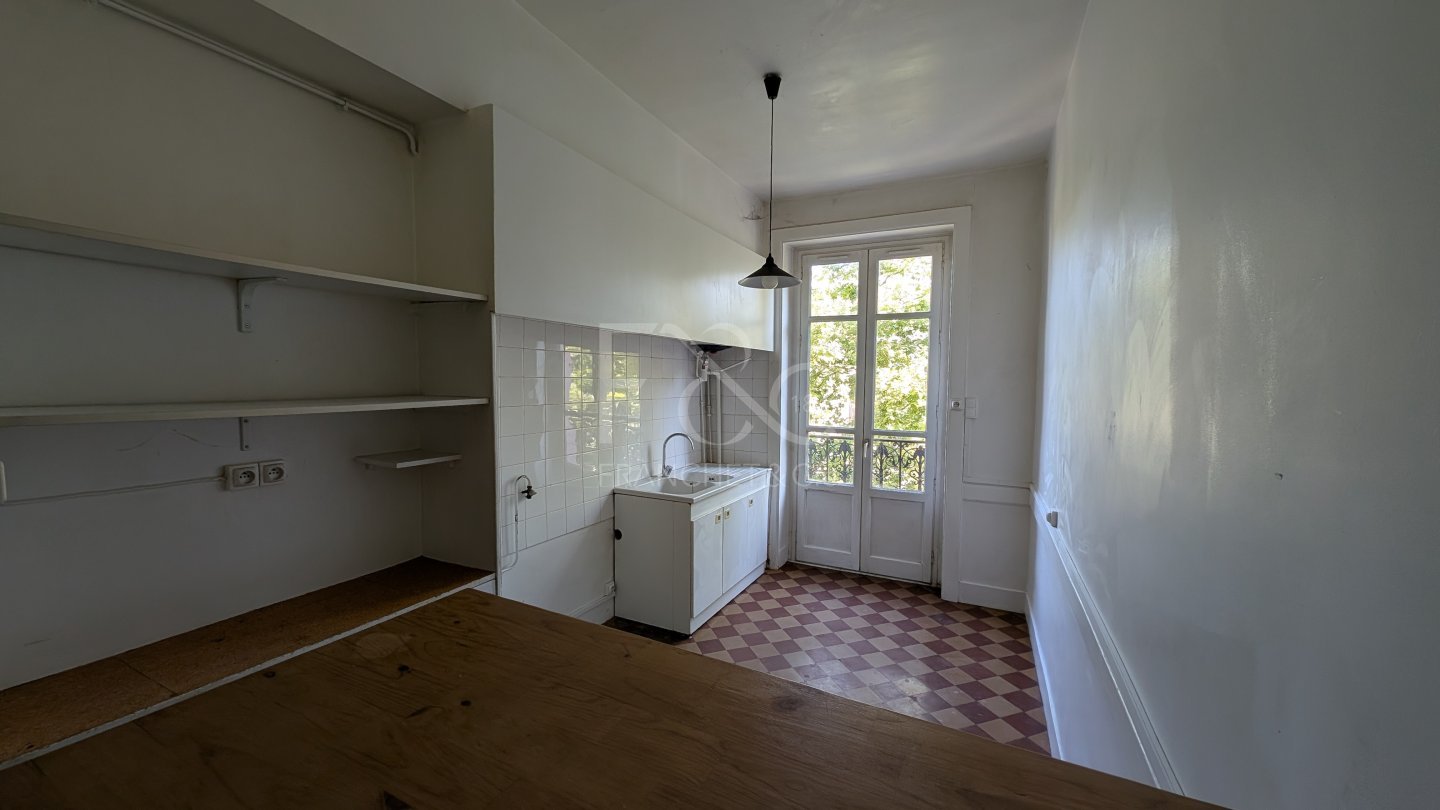 APPARTEMENT T3 A LOUER - LYON 3EME ARRONDISSEMENT - 85.18 m2 - 899 &euro; charges comprises par mois